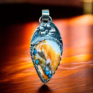 Mohave Turquoise with Spiny Oyster Shell sterling silver pendant.    $75